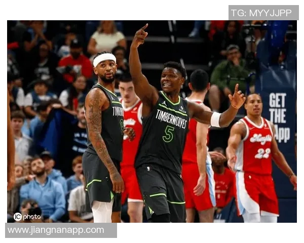 爱德华兹表现出色第三节独揽15分助球队轻松取胜19投9中斩获25分7篮板5助攻