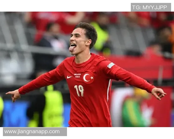 名宿认为伊尔迪兹穿10号球衣无碍但担任队长的决定值得反思 名宿认为伊尔迪兹穿10号球衣无碍但担任队长的决定值得反思