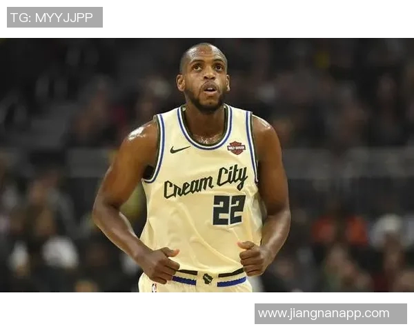 斯普利特强调老将利拉德与霍勒迪在更衣室的重要性及其受欢迎程度 斯普利特强调老将利拉德与霍勒迪在更衣室的重要性及其受欢迎程度