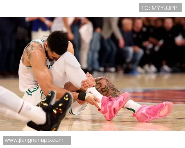 詹姆斯与塔图姆高尔夫球会面照片引热议昨天竟未比赛的真相揭秘